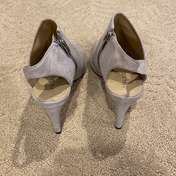 Via Spiga Gray Suede Peep Toe Heels 5M - Picture 3 of 12